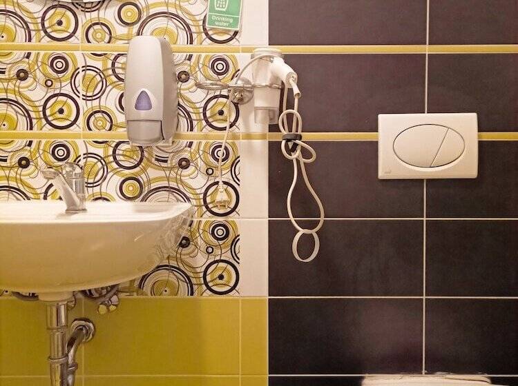 Charles Bridge Hostel & Apartments