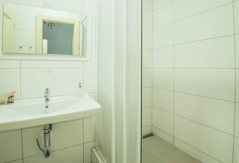 Charles Bridge Hostel & Apartments