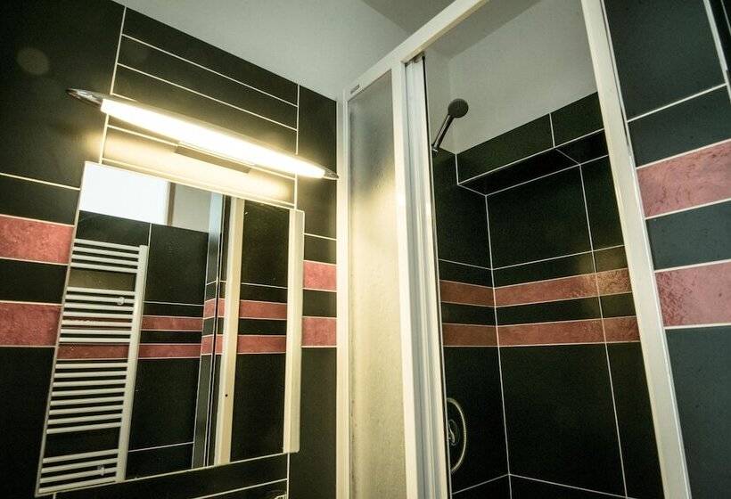 Charles Bridge Hostel & Apartments