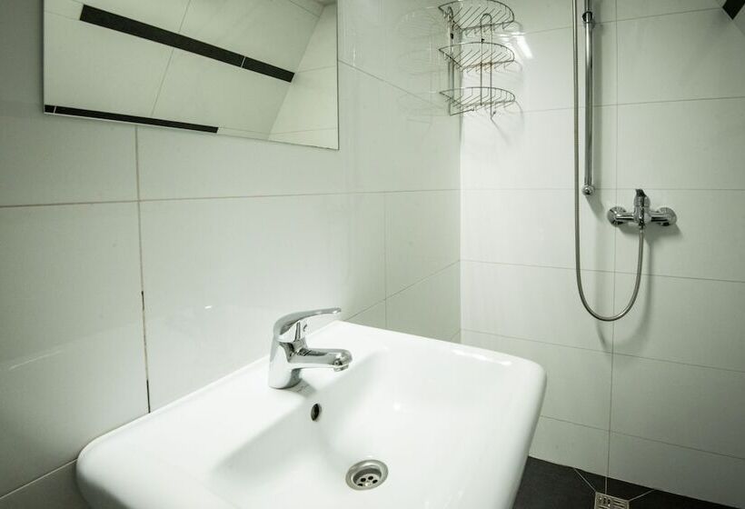 Charles Bridge Hostel & Apartments