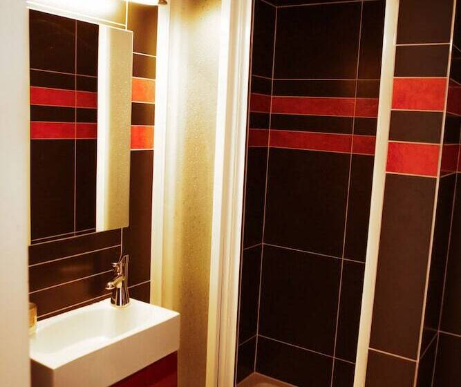 Charles Bridge Hostel & Apartments