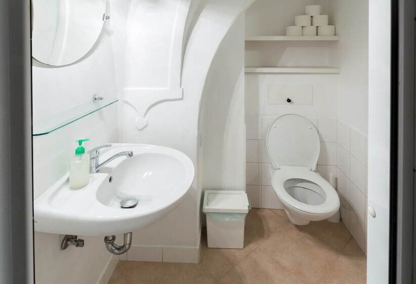 Charles Bridge Hostel & Apartments