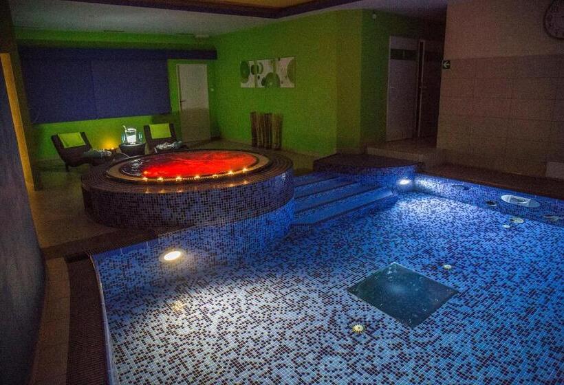 هتل Centrum Harrachov