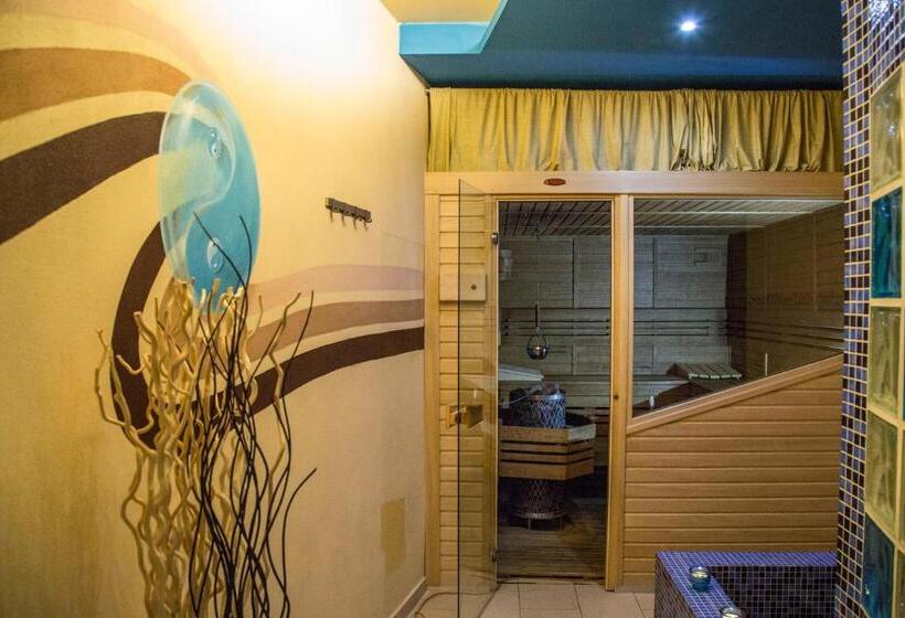 هتل Centrum Harrachov