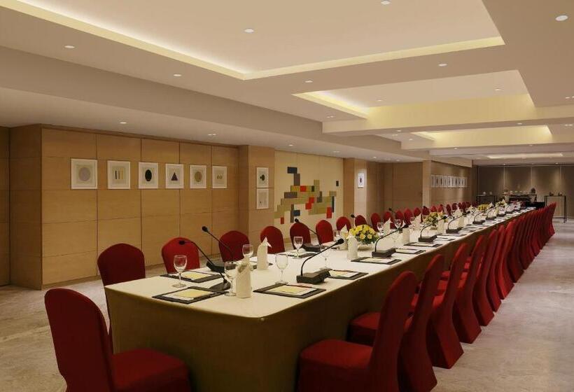 هتل Grand Mercure Vadodara Surya Palace