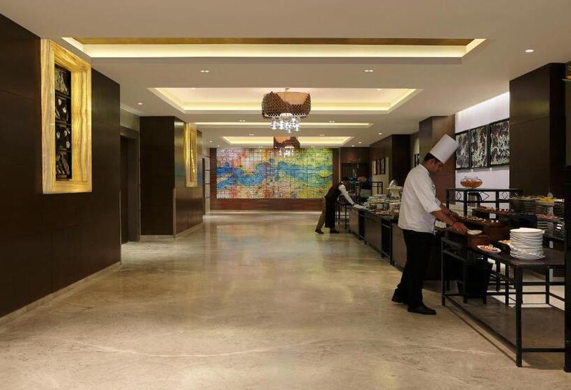 هتل Grand Mercure Vadodara Surya Palace