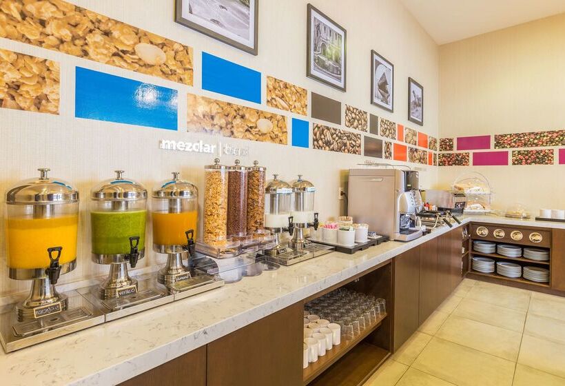 هتل Hampton Inn By Hilton Tijuana
