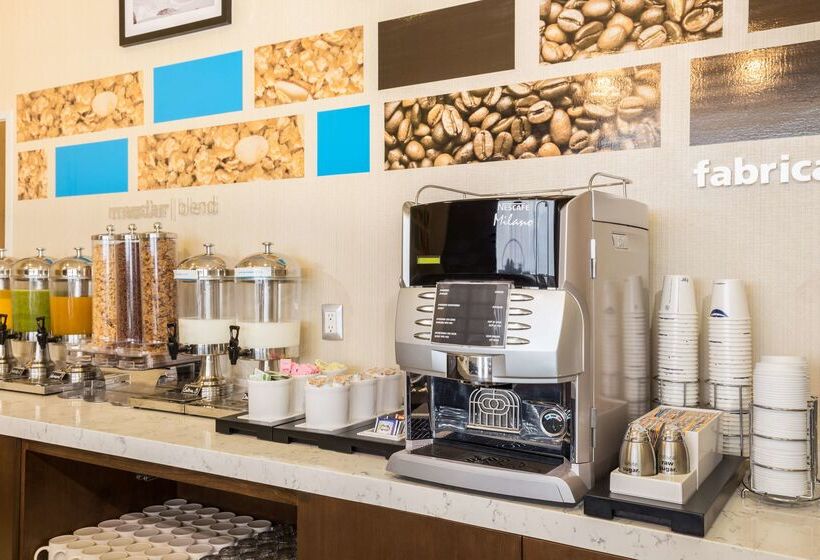 هتل Hampton Inn By Hilton Tijuana