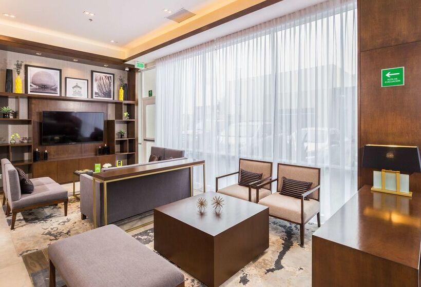 هتل Hampton Inn By Hilton Tijuana