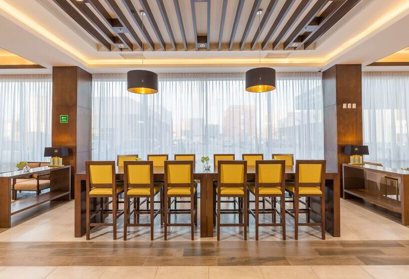 هتل Hampton Inn By Hilton Tijuana