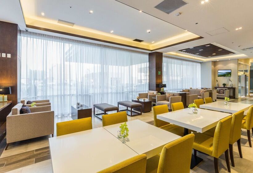 هتل Hampton Inn By Hilton Tijuana