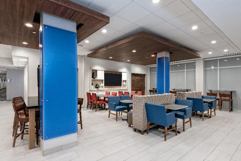 هتل Holiday Inn Express & Suites Bryan   College Station, An Ihg