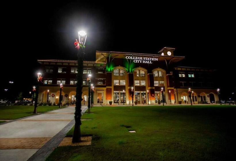 هتل Holiday Inn Express & Suites Bryan   College Station, An Ihg