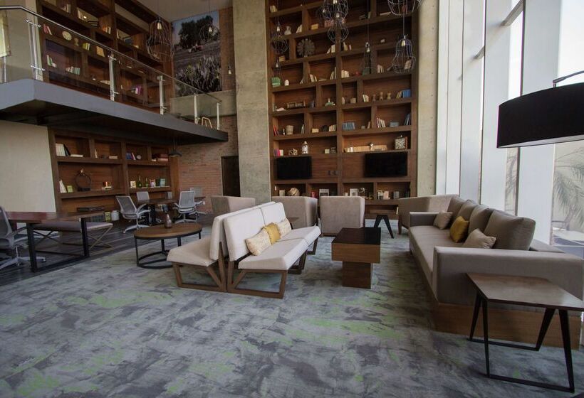 هتل Fiesta Inn Suites Aeropuerto Del Bajío