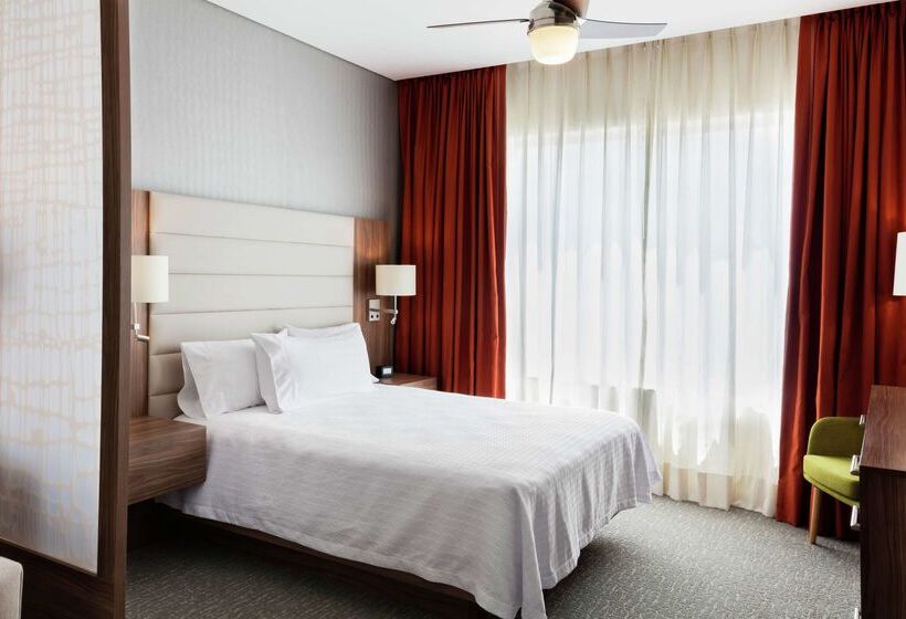 هتل Fiesta Inn Suites Aeropuerto Del Bajío