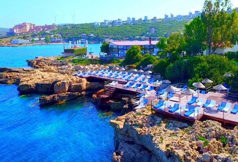 Maya Bistro Hotel & Beach