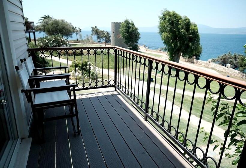 Maya Bistro Hotel & Beach