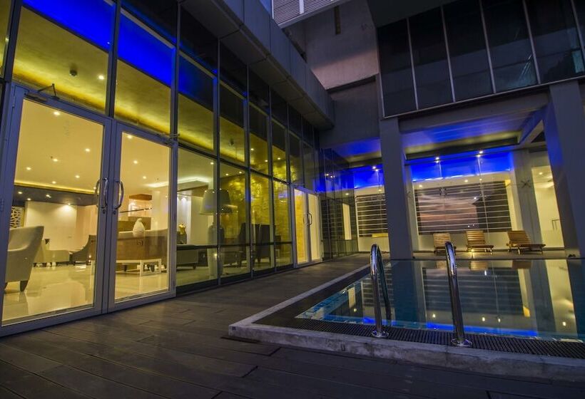هتل Platinum One Suites