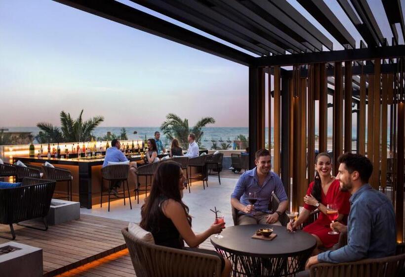 هتل Saadiyat Rotana Resort And Villas