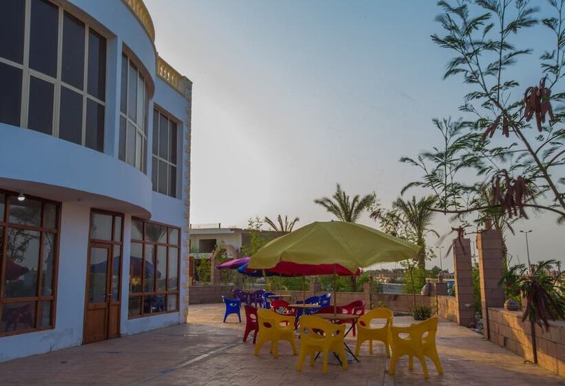 هتل Star House