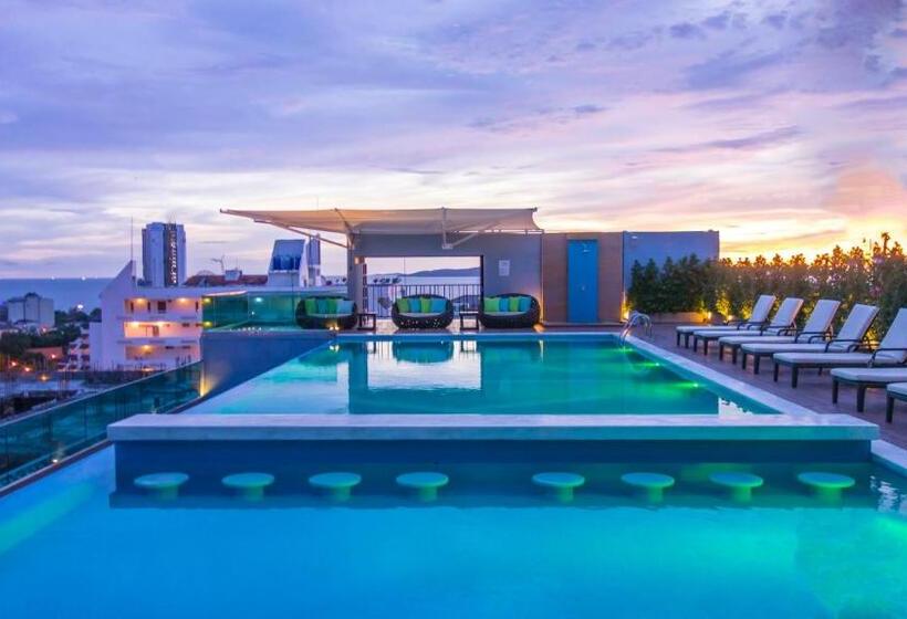 هتل Unique Regency Pattaya