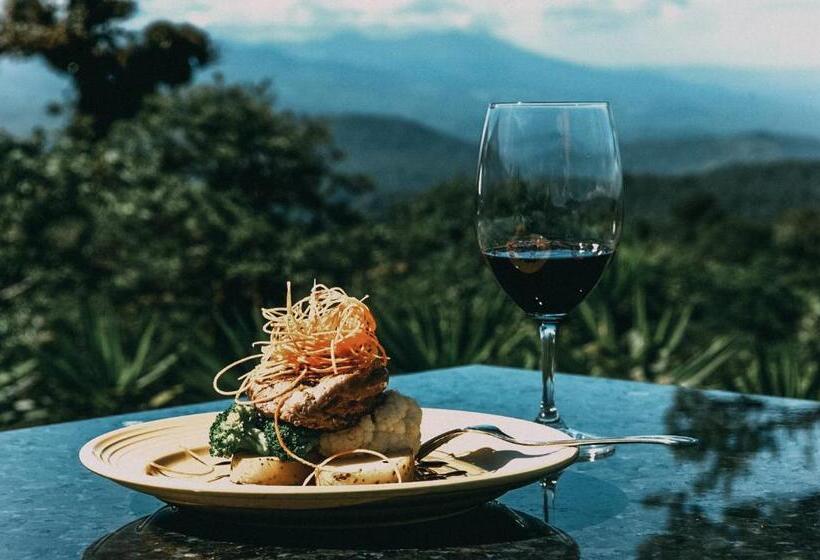 Villa Blanca Cloud Forest Hotel & Retreat