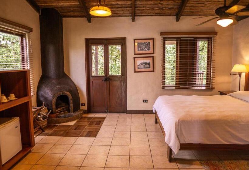 Villa Blanca Cloud Forest Hotel & Retreat