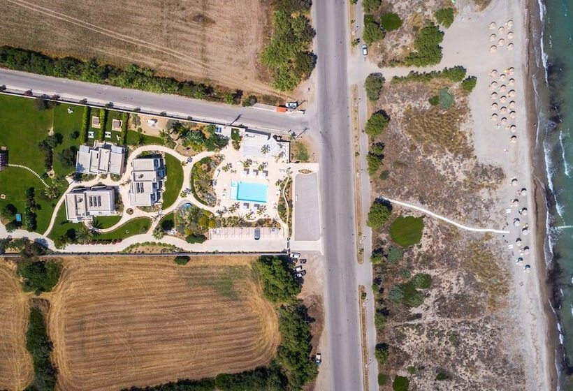 هتل White Pearls Luxury Suites   Adults Only