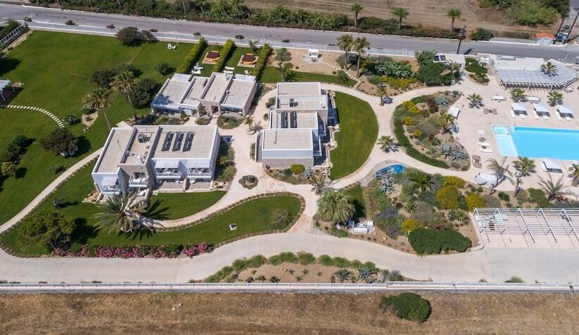 هتل White Pearls Luxury Suites   Adults Only