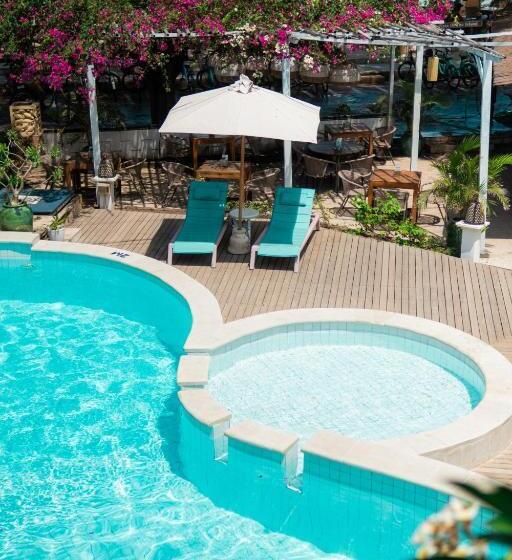 Villa Almarik Resort