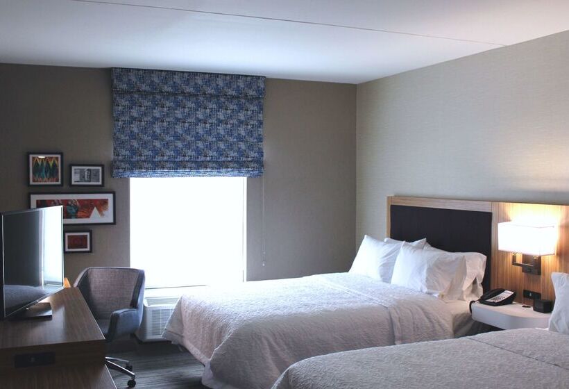 Отель Hampton Inn By Hilton Forsyth