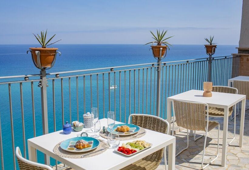 Отель La Dolce Vita A Tropea