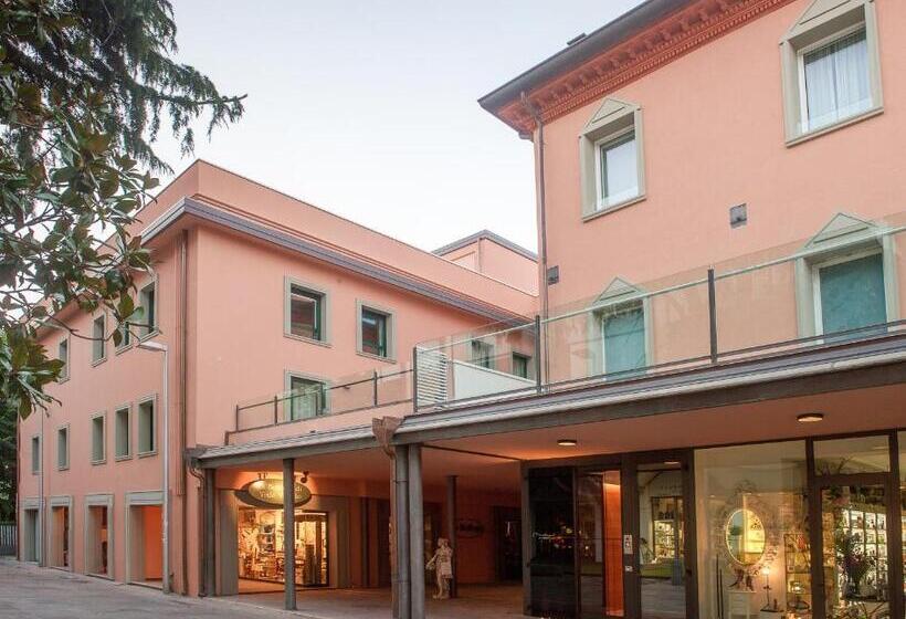 هتل Metropol Ceccarini Suite   Luxury Apartments