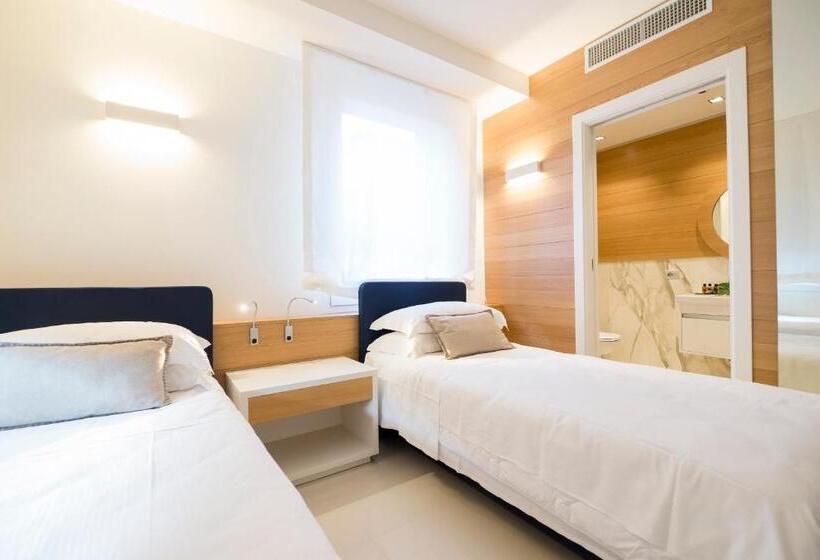 هتل Metropol Ceccarini Suite   Luxury Apartments