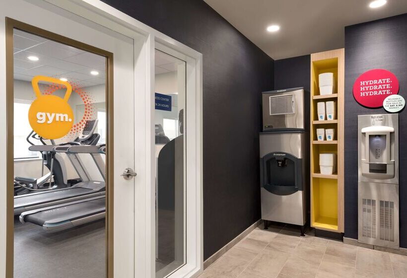 هتل Tru By Hilton Cedar Rapids Westdale