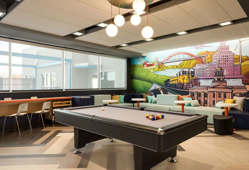 هتل Tru By Hilton Cedar Rapids Westdale