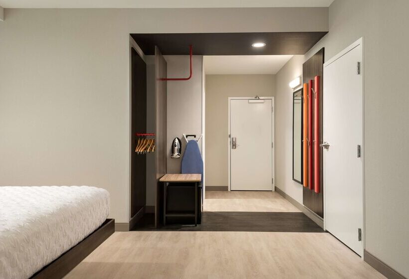 هتل Tru By Hilton Cedar Rapids Westdale