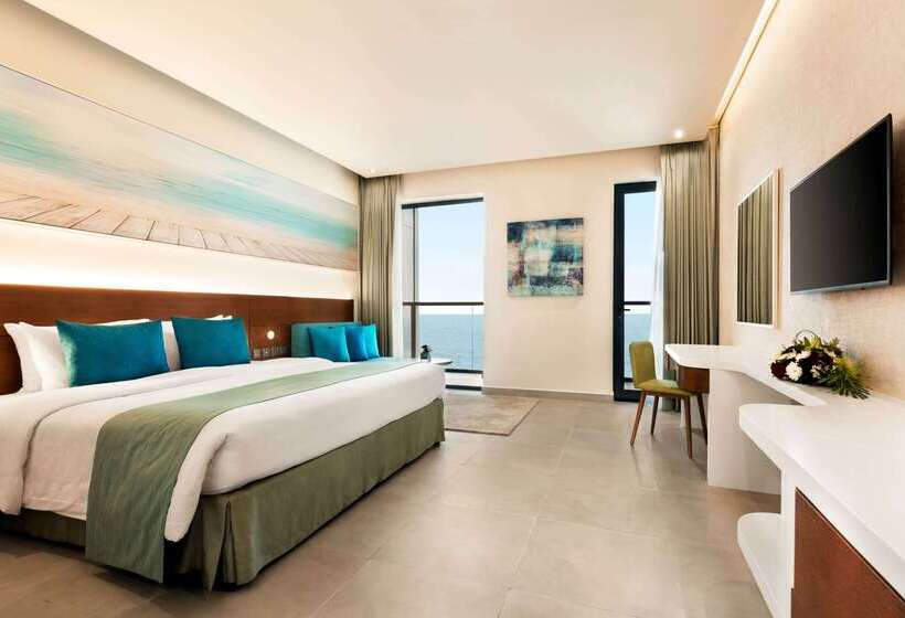 فندق Wyndham Garden Ajman Corniche