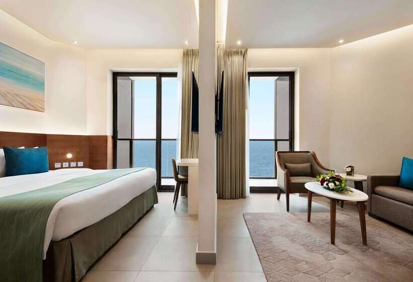 فندق Wyndham Garden Ajman Corniche