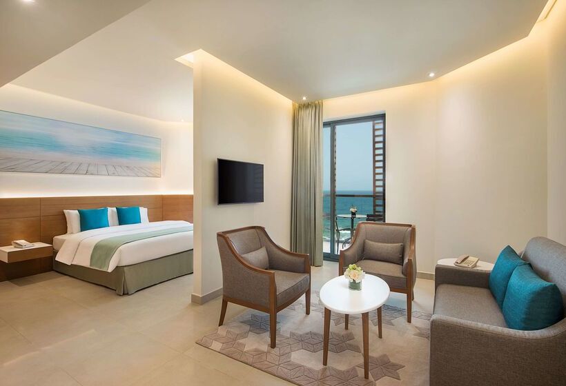 فندق Wyndham Garden Ajman Corniche