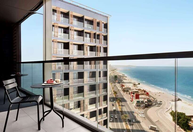 فندق Wyndham Garden Ajman Corniche