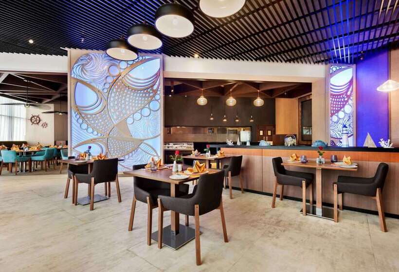 هتل Wyndham Garden Ajman Corniche