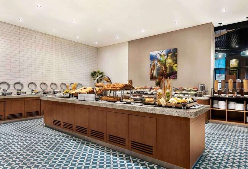 هتل Wyndham Garden Ajman Corniche