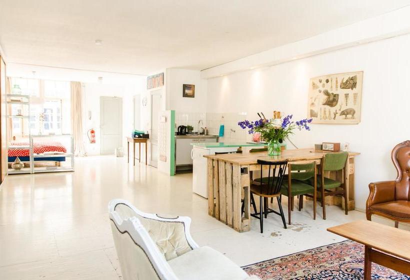 مبيت وإفطار The One Roomed Guesthouse