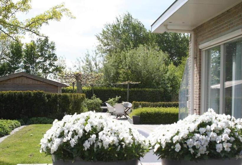 تختخواب و صبحانه Villa Envie