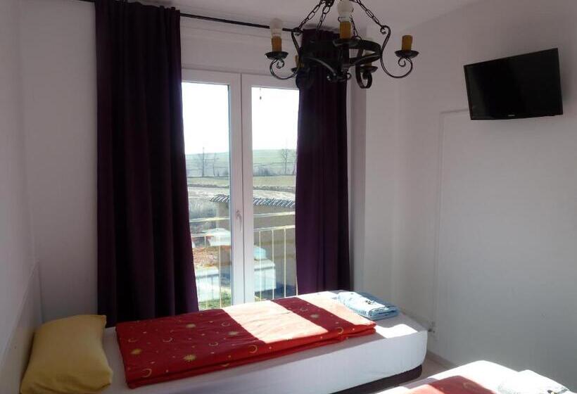 هتل Hostal Moratinos