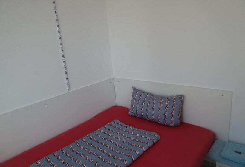 هتل Hostal Moratinos