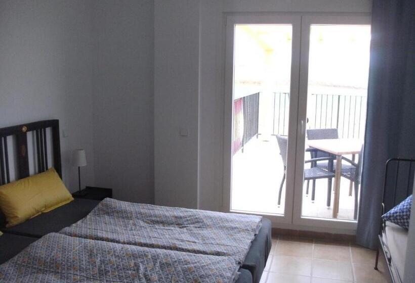 هتل Hostal Moratinos
