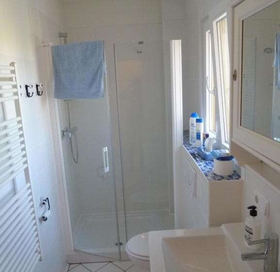 هتل Hostal Moratinos