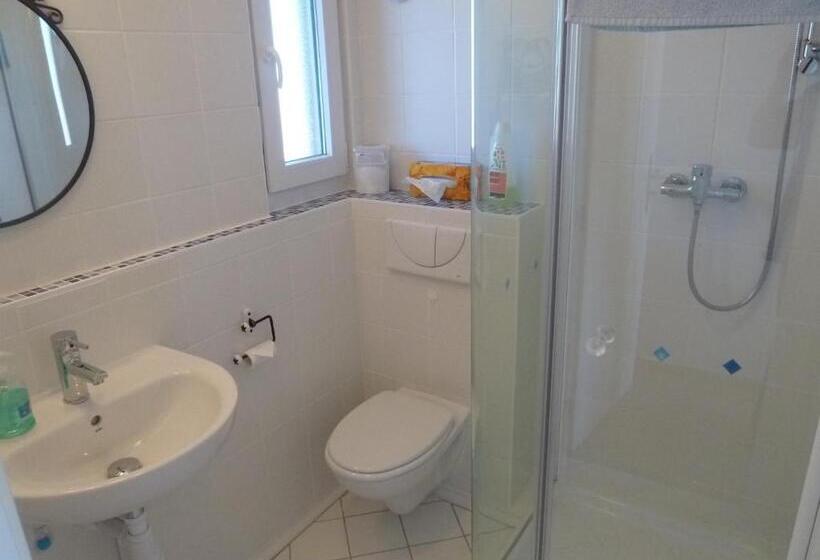 هتل Hostal Moratinos